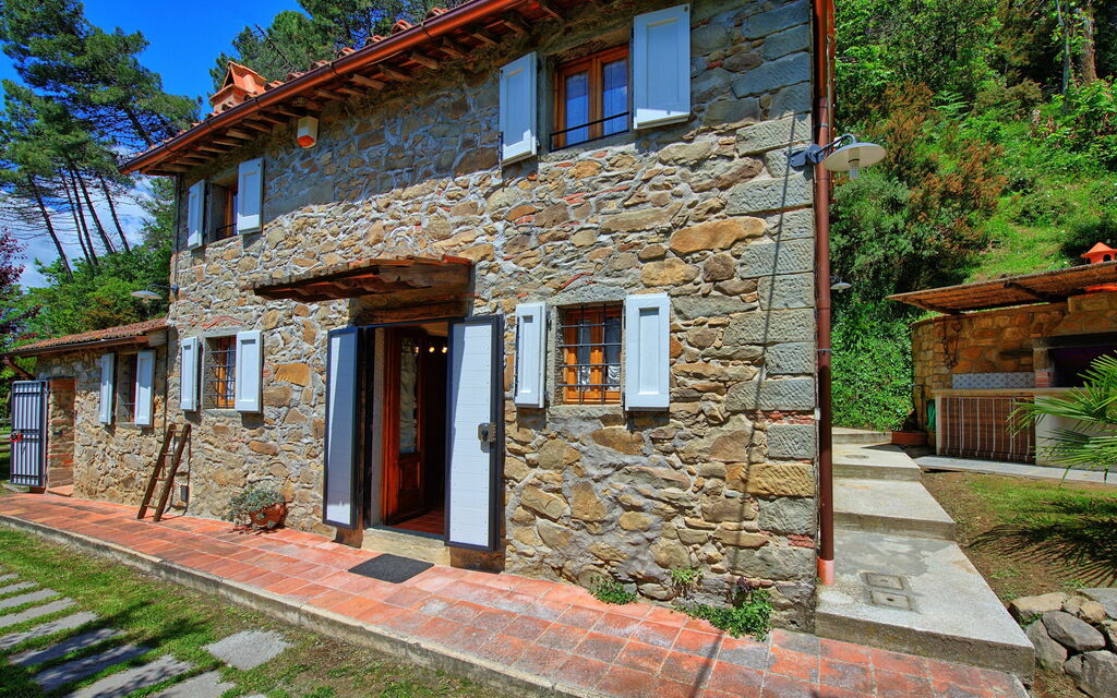 Casale Di Cozzile: Buitenkanten, Tuin