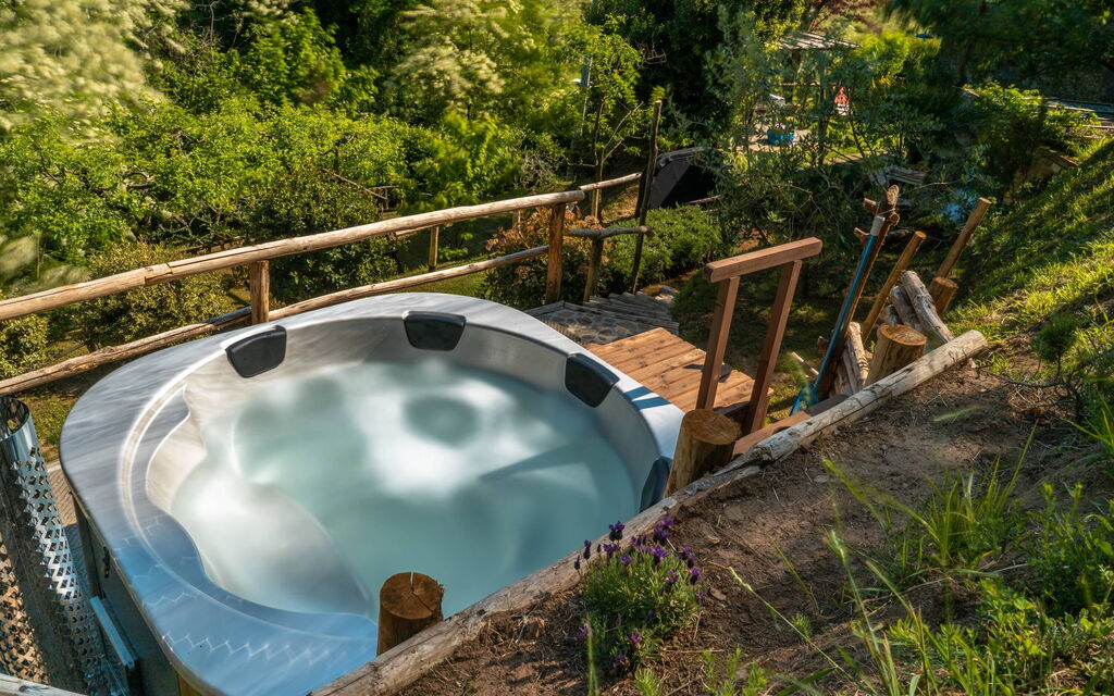 Casale Di Cozzile: bubbelbad, Buitenshuis