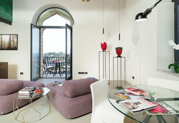 Torre Isola Bella: Гостиная, Столовая