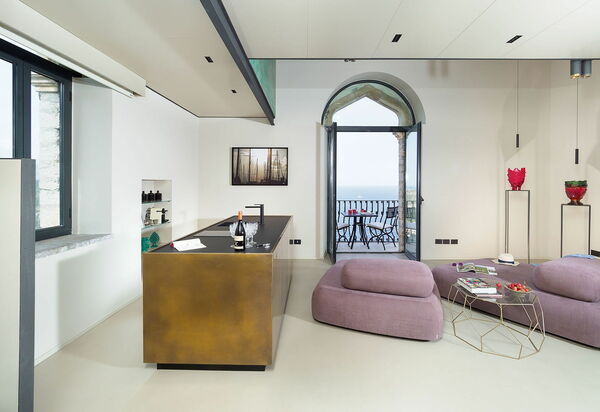 Torre Isola Bella: Гостиная, Кухня, Столовая