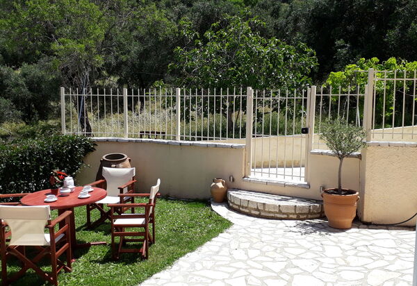Villa Melodia: Trädgård, Utomhus