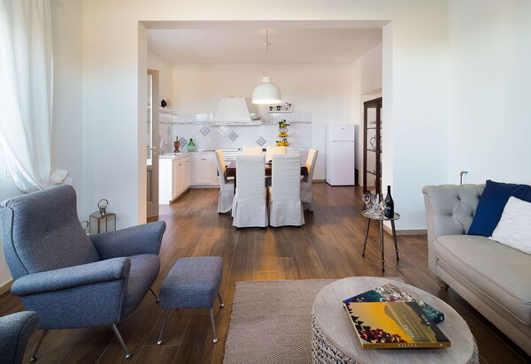 Villa Pietra Del Sole: Esszimmer, Wohnzimmer