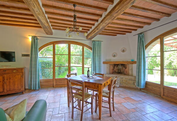 Borgo Mulignone: Гостиная, Кухня, Столовая