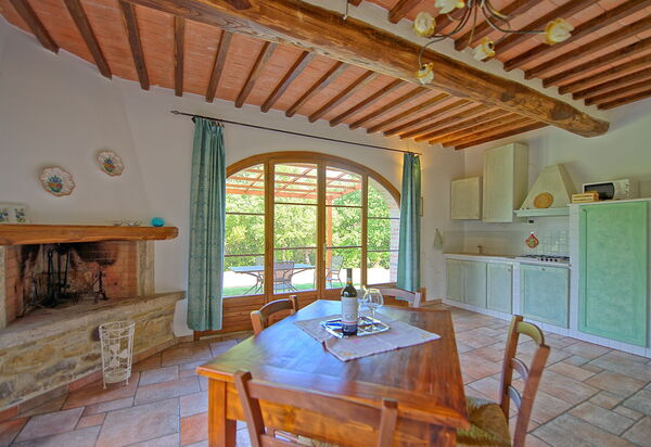 Borgo Mulignone: Гостиная, Кухня, Столовая