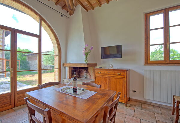 Borgo Mulignone: Гостиная, Столовая