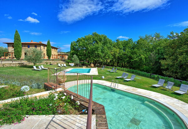 Borgo Mulignone: бассейн, Сад