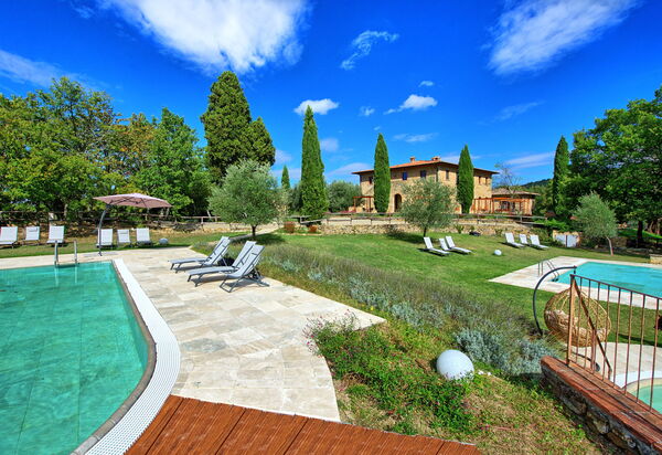 Borgo Mulignone: бассейн, Сад