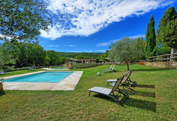 Borgo Mulignone: бассейн, Сад