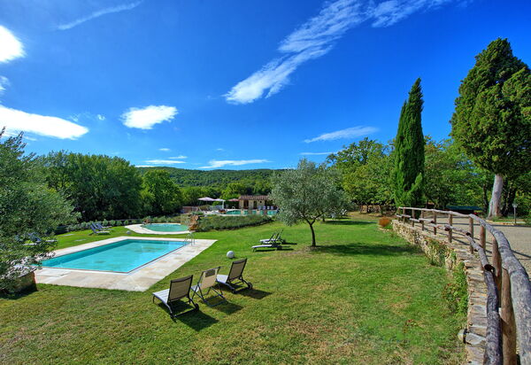 Borgo Mulignone: бассейн, Сад