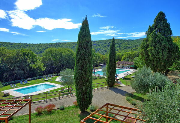 Borgo Mulignone: бассейн, Сад