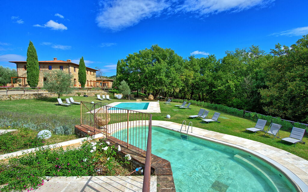Borgo Mulignone: бассейн, Сад