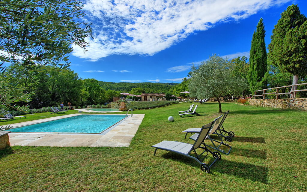 Borgo Mulignone: бассейн, Сад