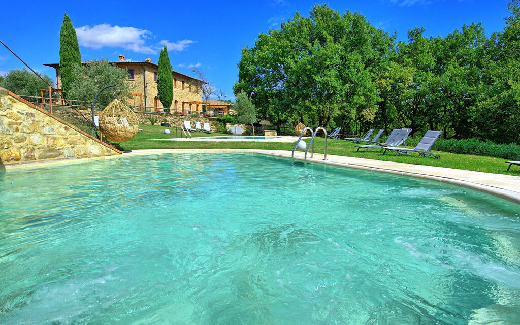 Borgo Mulignone: бассейн, Сад