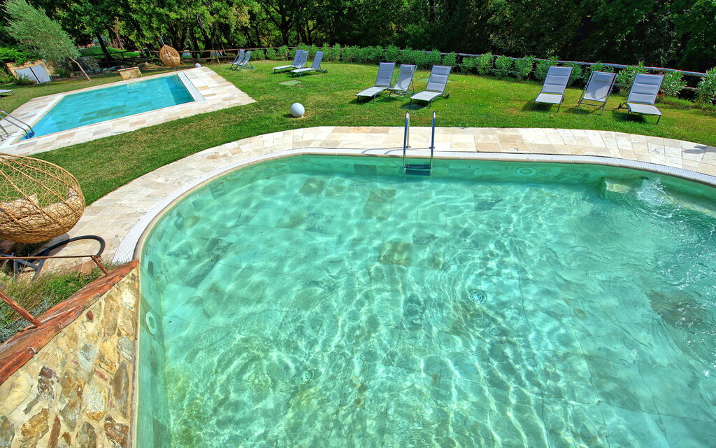 Borgo Mulignone: бассейн, Сад