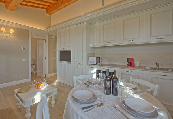 Il Sole Di Vino: Esszimmer, Küche, Wohnzimmer