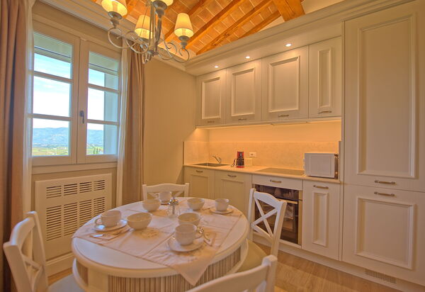 Il Sole Di Vino: Esszimmer, Küche, Wohnzimmer