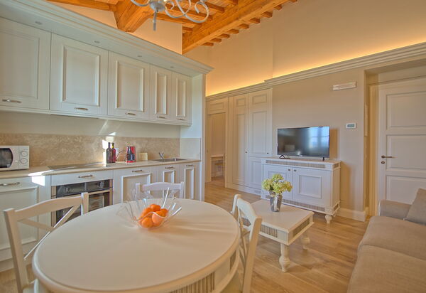 Il Sole Di Vino: Esszimmer, Küche, Wohnzimmer