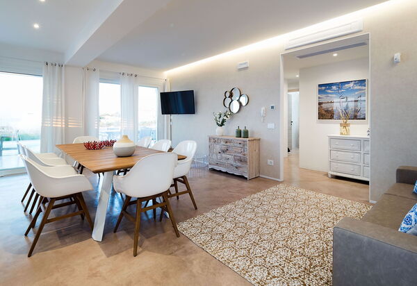 Villa San Lorenzo Palma: Esszimmer, Küche, Wohnzimmer