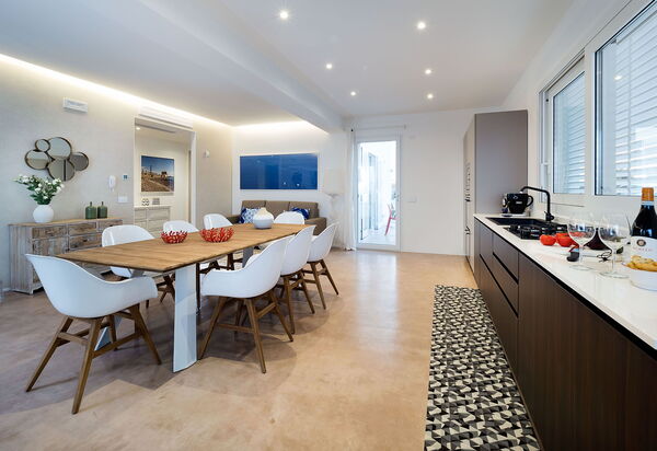 Villa San Lorenzo Palma: Esszimmer, Küche, Wohnzimmer