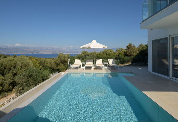 Villa Nafsika: Exteriör, slå samman, Utomhus, Visningar