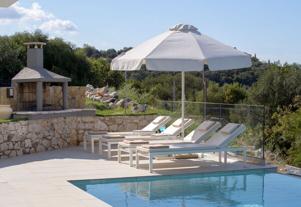 Villa Nafsika: Exteriör, slå samman, Utomhus