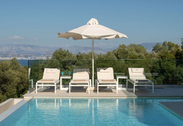 Villa Nafsika: Exteriör, slå samman, Utomhus, Visningar