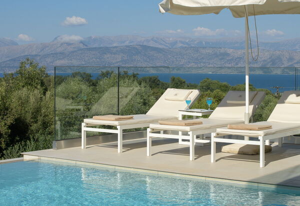 Villa Nafsika: Exteriör, slå samman, Utomhus, Visningar