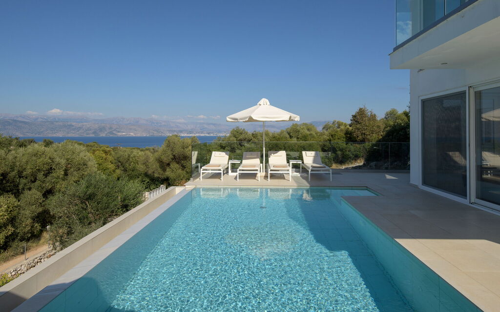 Villa Nafsika: Exteriör, slå samman, Utomhus, Visningar