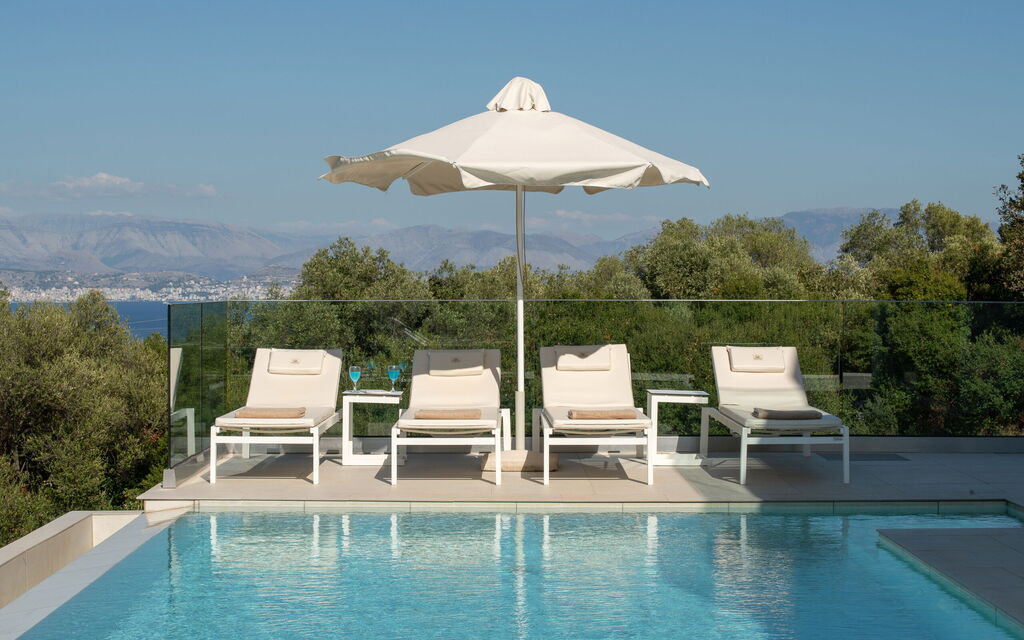 Villa Nafsika: Exteriör, slå samman, Utomhus, Visningar