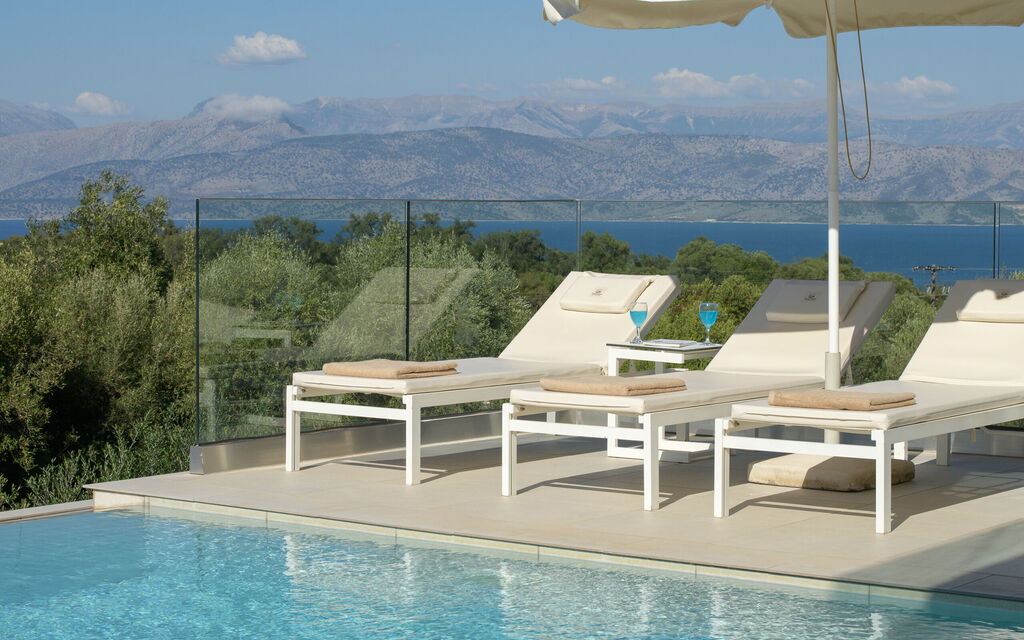 Villa Nafsika: Exteriör, slå samman, Utomhus, Visningar