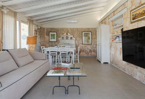 Villa Del Mito: Esszimmer, Wohnzimmer