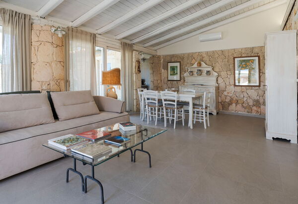 Villa Del Mito: Esszimmer, Wohnzimmer