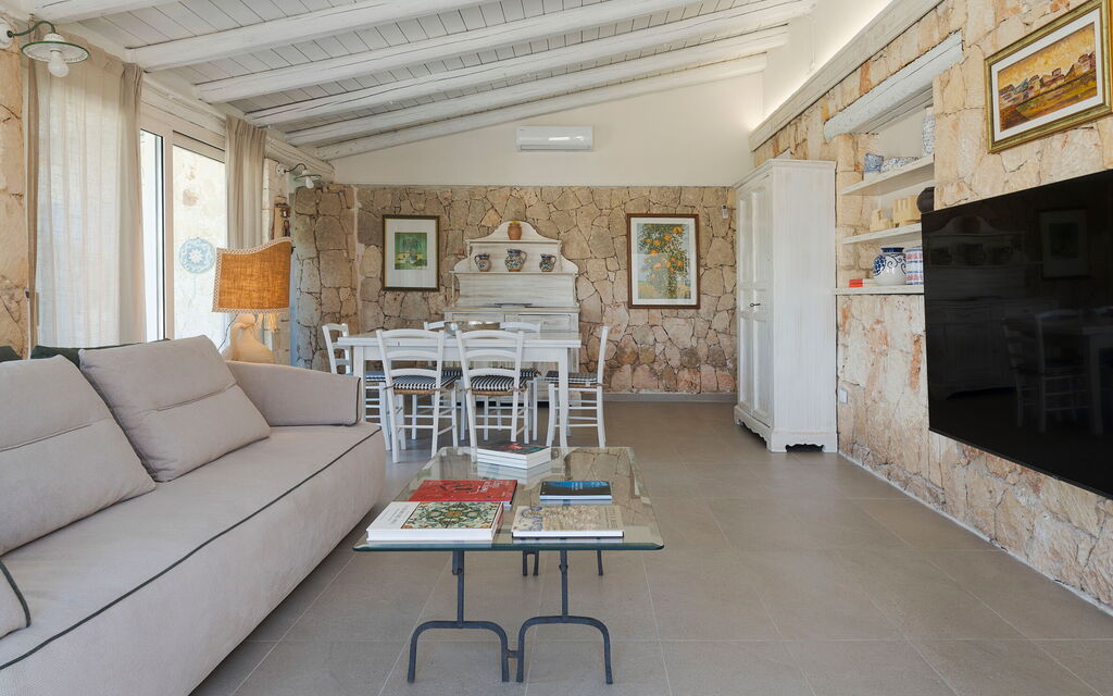 Villa Del Mito: Dining Room, Living Room