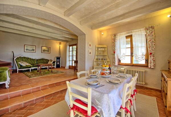 Casa Fioraie: Esszimmer, Wohnzimmer