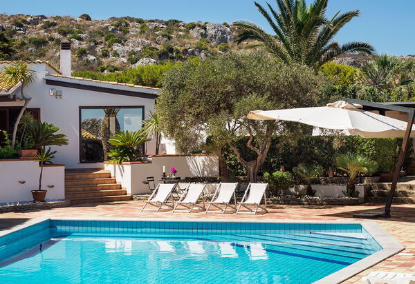 Villa Cala Mancina: Schwimmbad