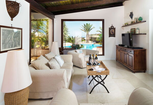 Villa Cala Mancina: Wohnzimmer