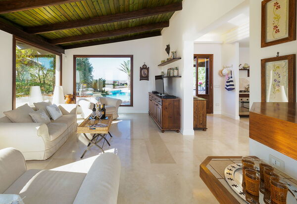 Villa Cala Mancina: Wohnzimmer