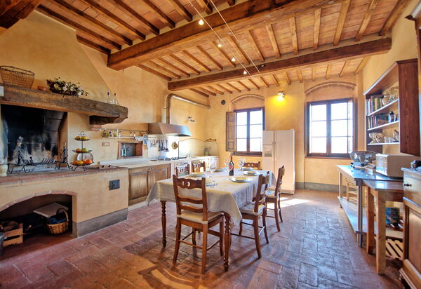 Palazzo Del Capitano: Кухня, Столовая