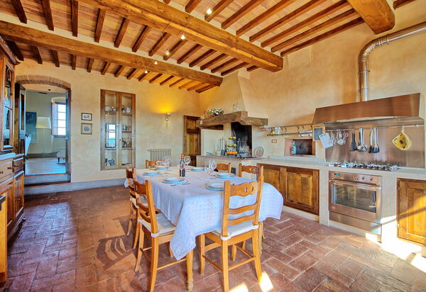 Palazzo Del Capitano: Кухня, Столовая