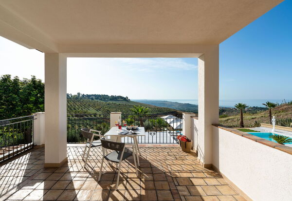 Villa Camemi: Балкон / Терраса / Патио, Взгляды, Лето, Открытый