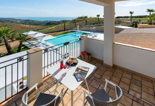 Villa Camemi: Балкон / Терраса / Патио, бассейн, Лето, Открытый
