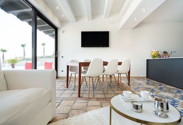 Villa Camemi: Кухня, Столовая