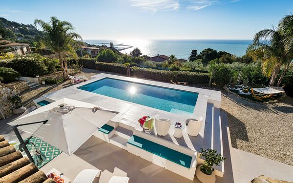 Villa Pales: bassin, Vues