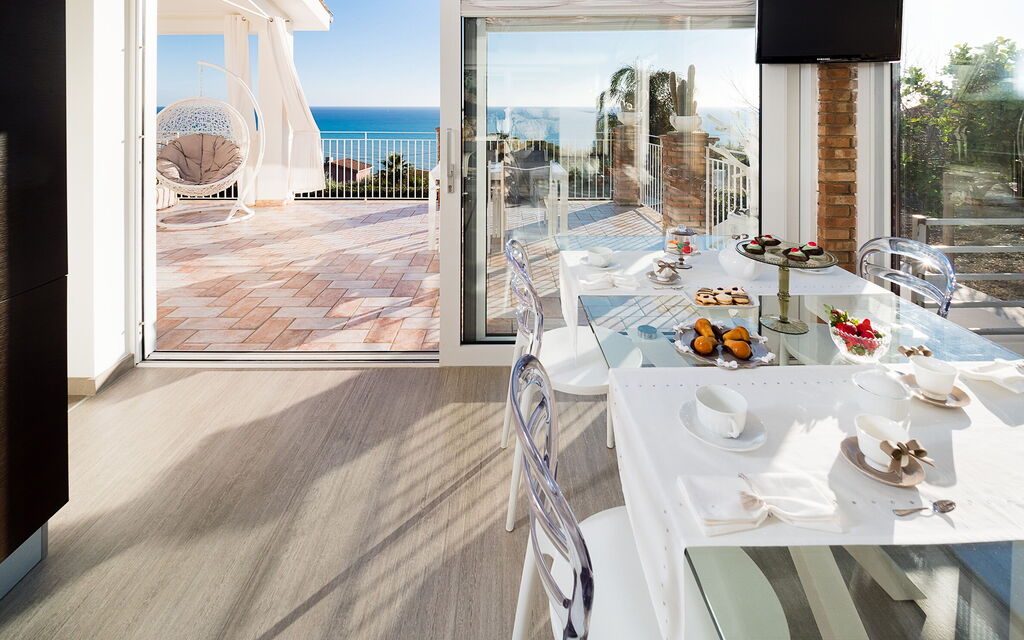 Villa Pales: Lunsjrom