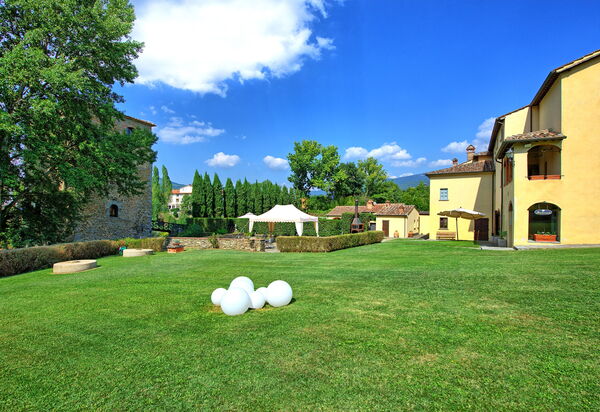 Santa Flora: Draussen, Garten