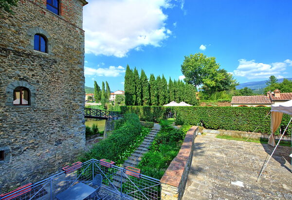 Santa Flora: Draussen, Garten