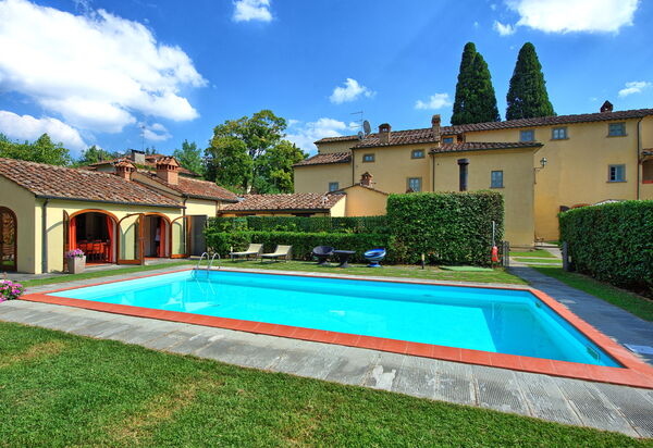 Santa Flora: Schwimmbad