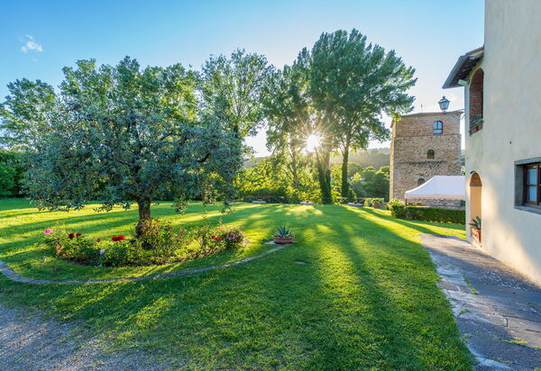 Santa Flora: Draussen, Garten