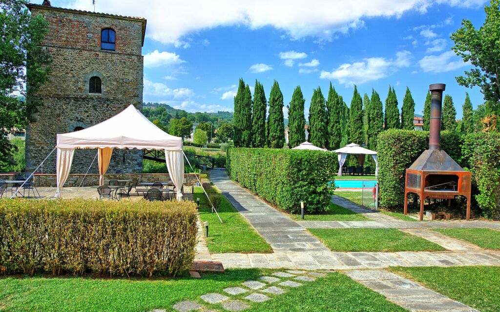 Santa Flora: Garden, Outdoor