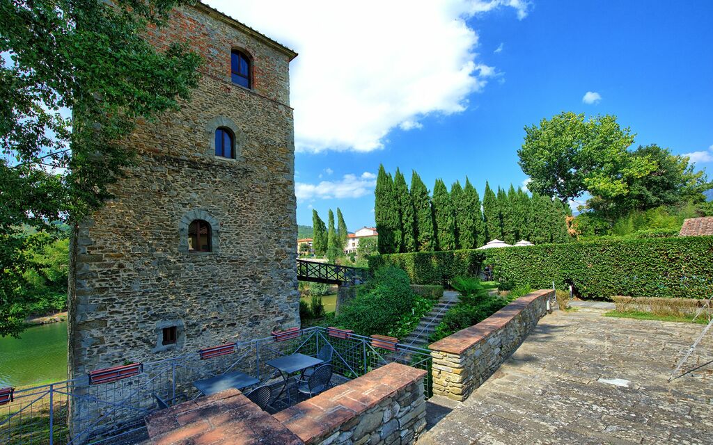 Santa Flora: Garden, Outdoor